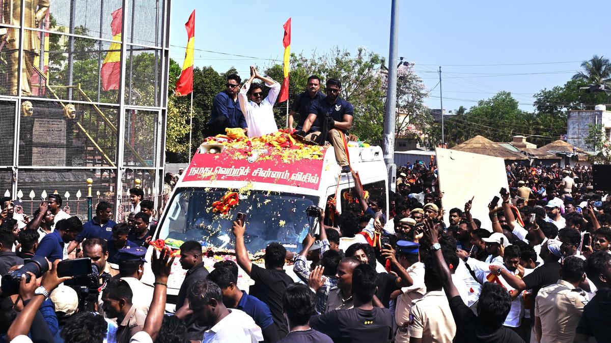 Vijay returns without addressing poll campaign in Karaikudi