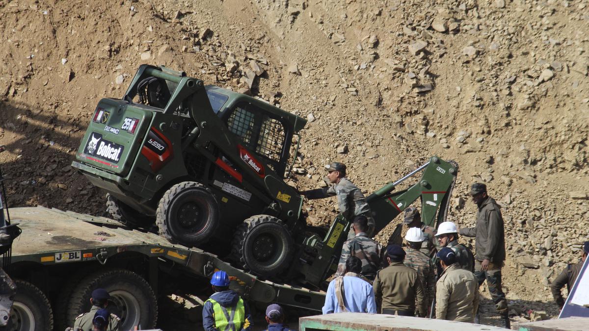 Uttarkashi tunnel collapse Live updates | Rat-hole mining experts begin manual drilling through tunnel debris