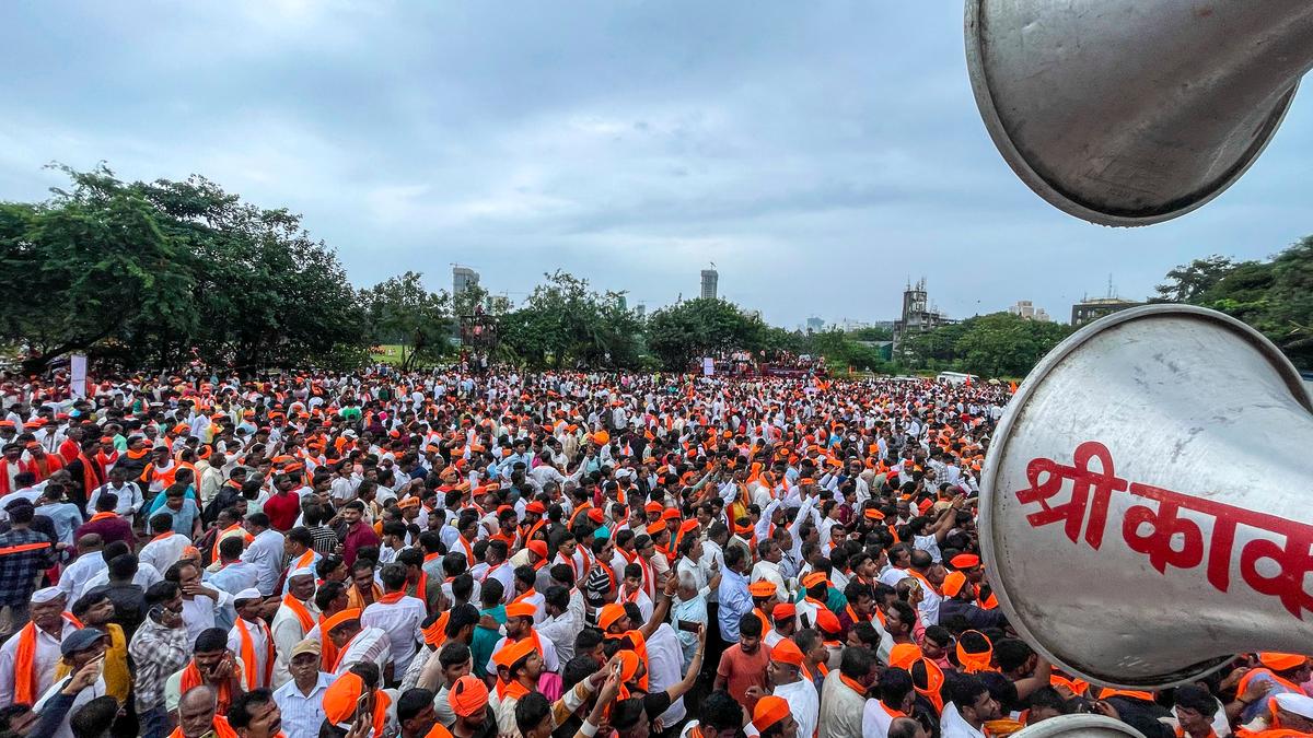 Maratha protest brings Mumbai to a standstill, to continue on August 30