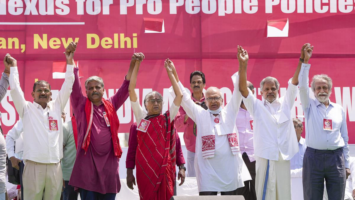 Workers, farmers descend at Ramlila Maidan to decry Centre's policies