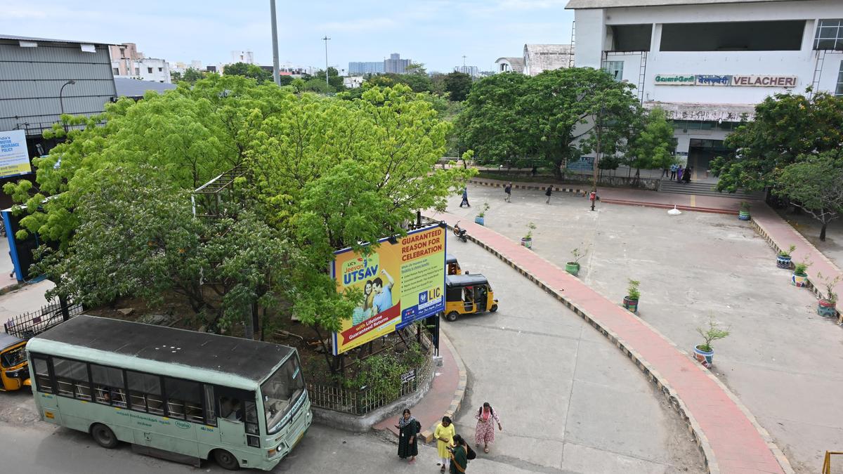 Velachery residents want mini-buses to be operated on Station Service Road