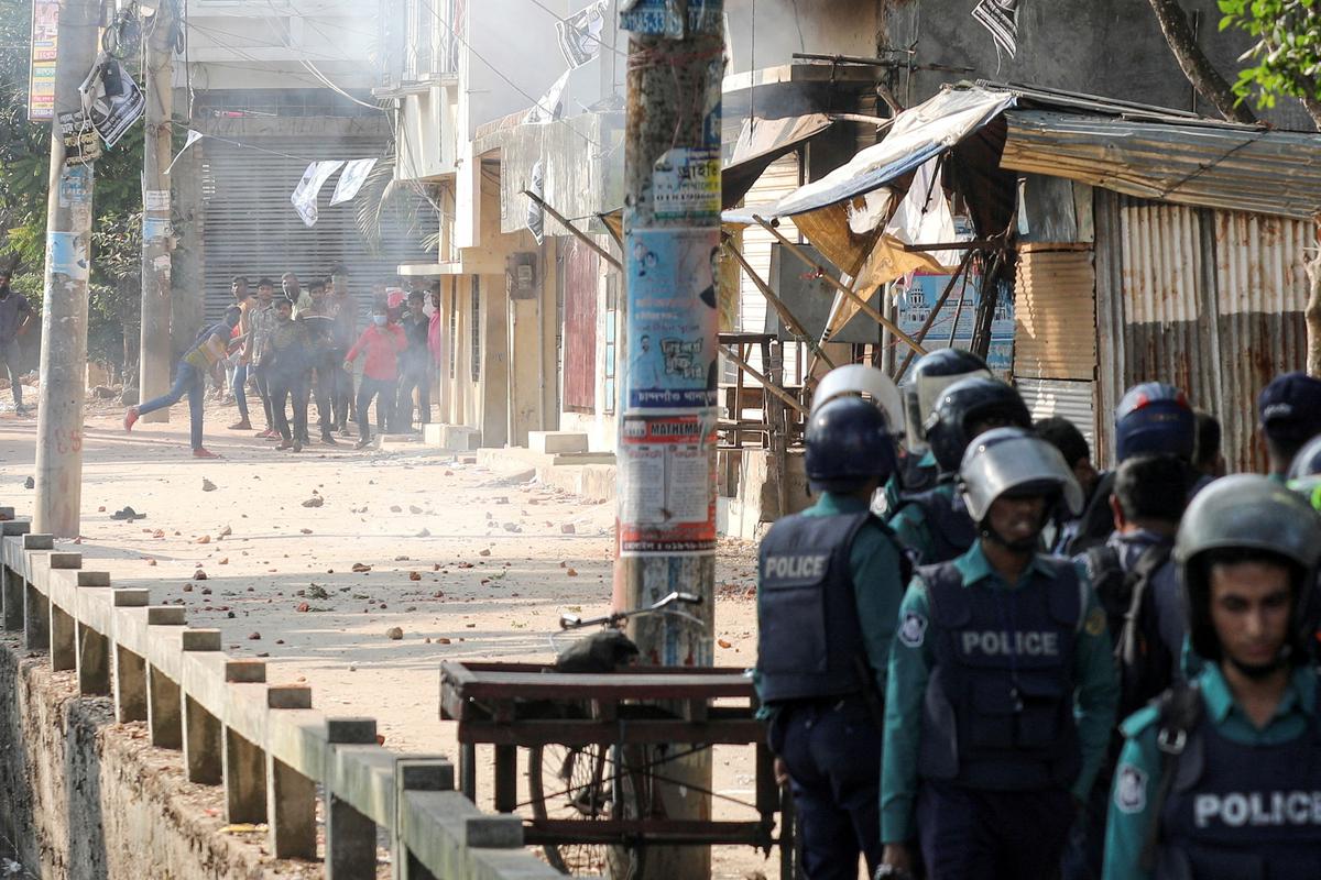 People confront with police during the 12th general election in Chattogram, Bangladesh, on January 7