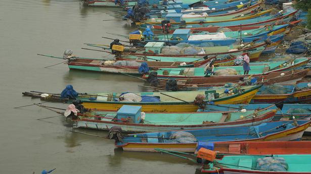 Nine Nagapattinam fishermen arrested by Sri Lankan Navy for trespassing IMBL