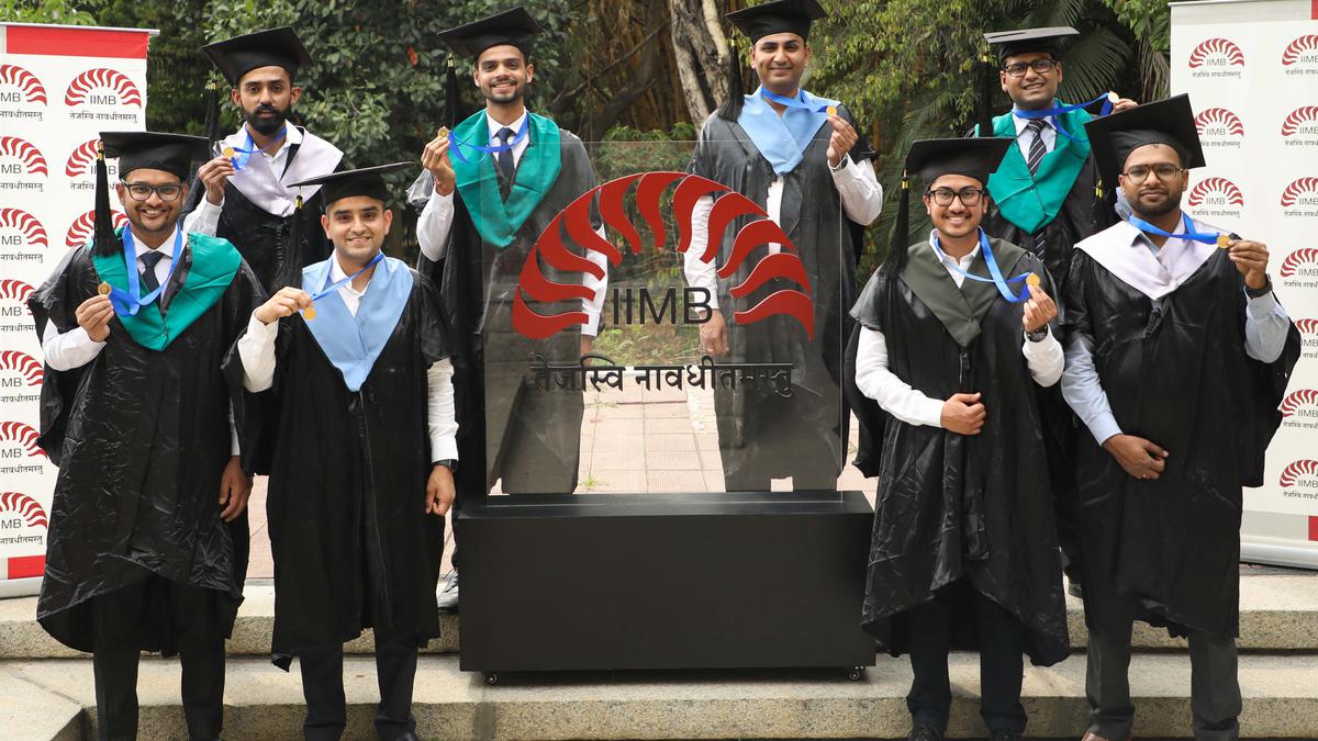 673 students graduate from IIMB; eight awarded gold medals