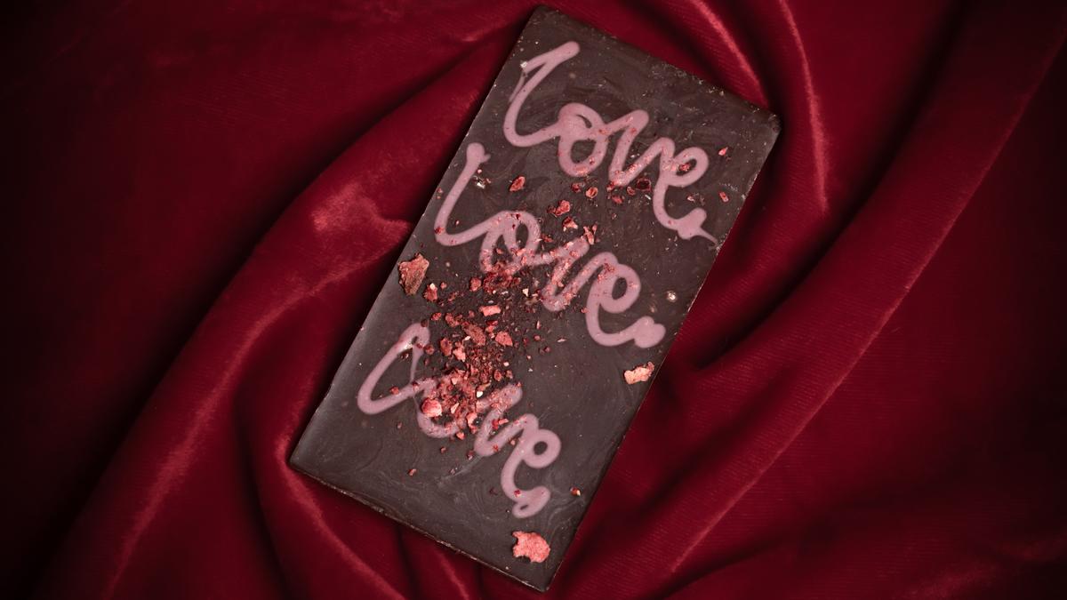 Bon fiction and La Folie create A Night in Amsterdam, a limited edition chocolate bar