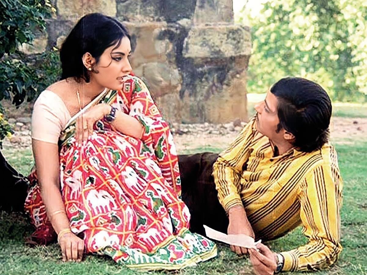 A still from Rajnigandha.