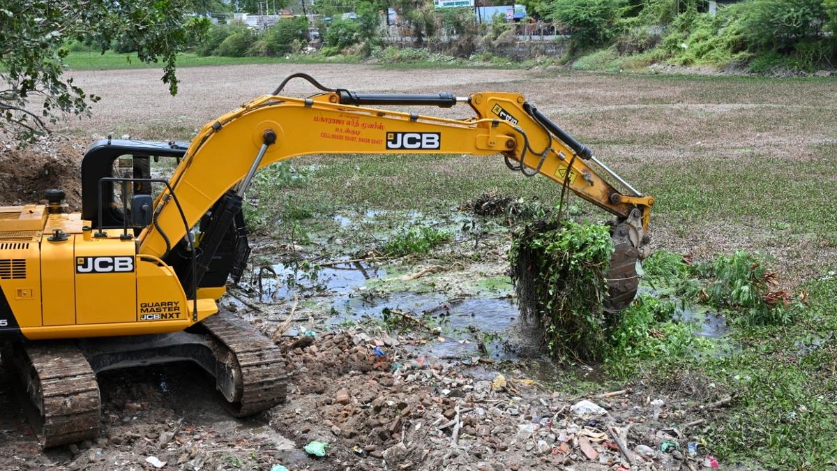 Restoration of Udaiyarpattikulam commences and yet sewage still flows into this waterbody