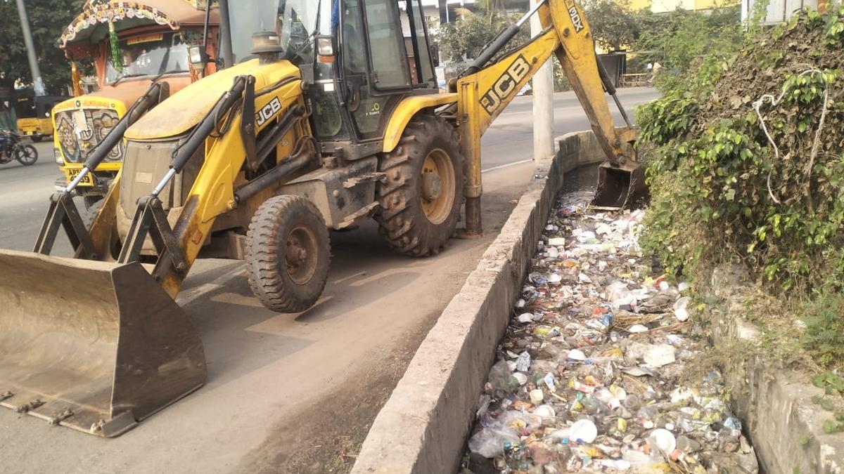 Hotels in Vizianagaram warned against dumping waste in open places, covering drains
