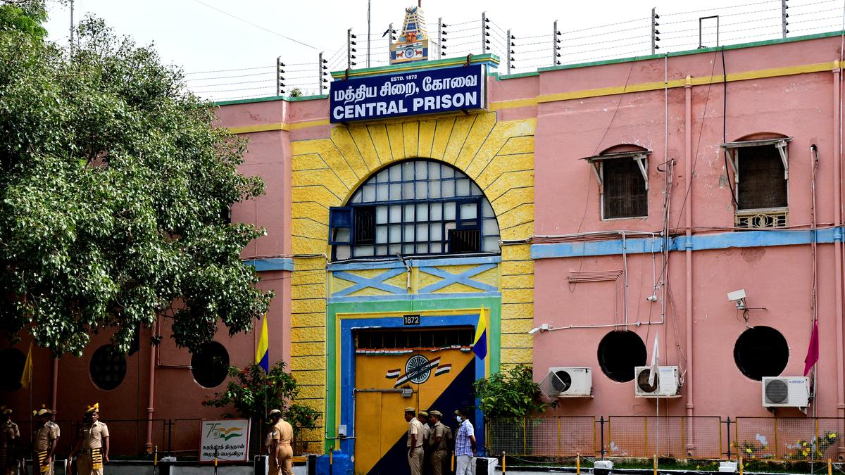 UAPA case accused from Erode booked for keeping ‘ISIS flag’ in Coimbatore Central Prison cell