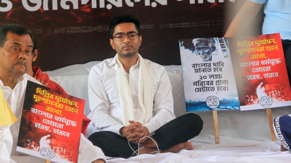 Abhishek Banerjee continues indefinite protest outside Raj Bhavan