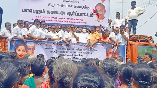 AIADMK stages protest against power tariff hike