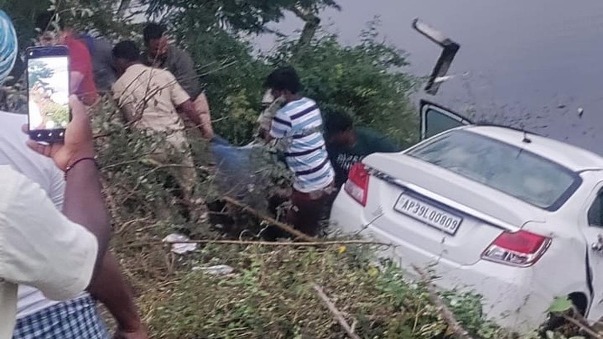 Late-night ride turns fatal for six in Telangana’s Yadadri; Five killed in mishap