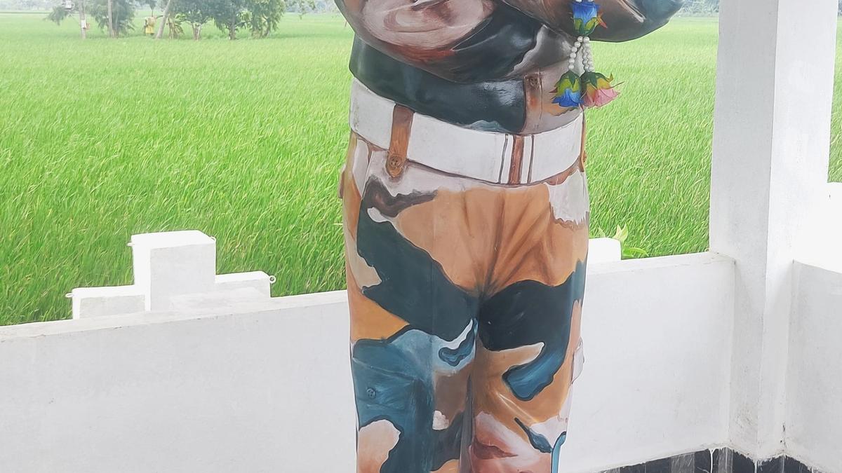 An epitome of a bond between two soldiers  
Premium