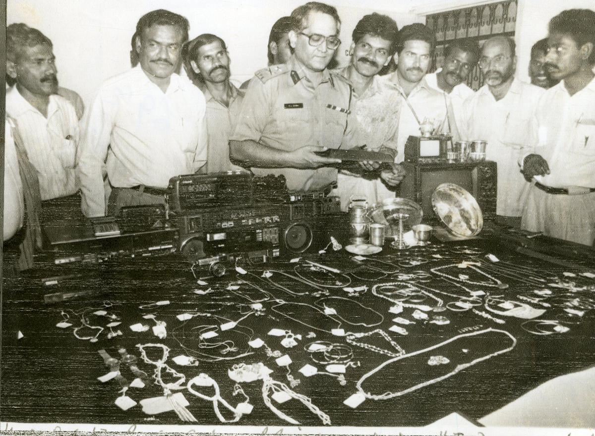 HJ Dora era un ufficiale dell'IPS del gruppo del 1965