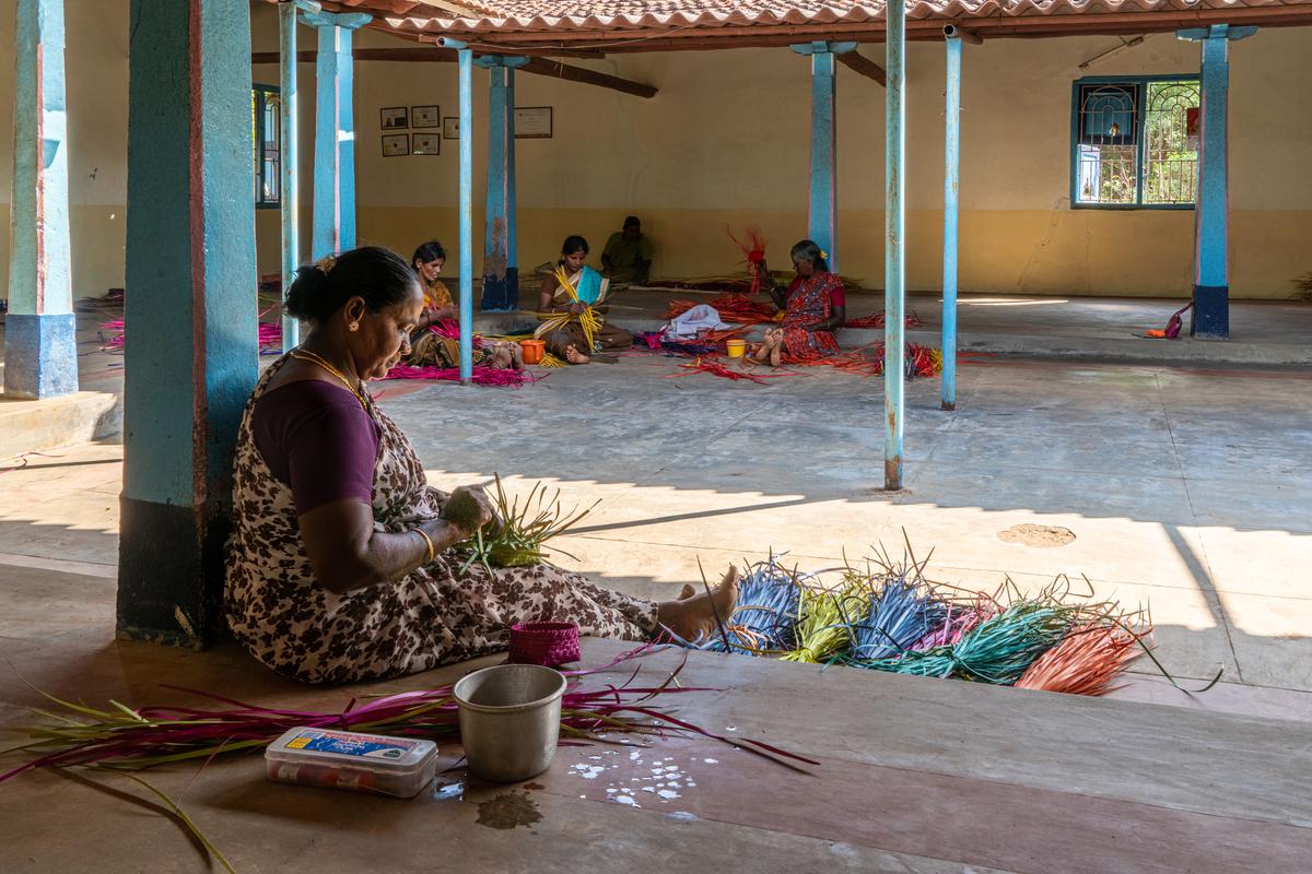 Kottan weavers at work