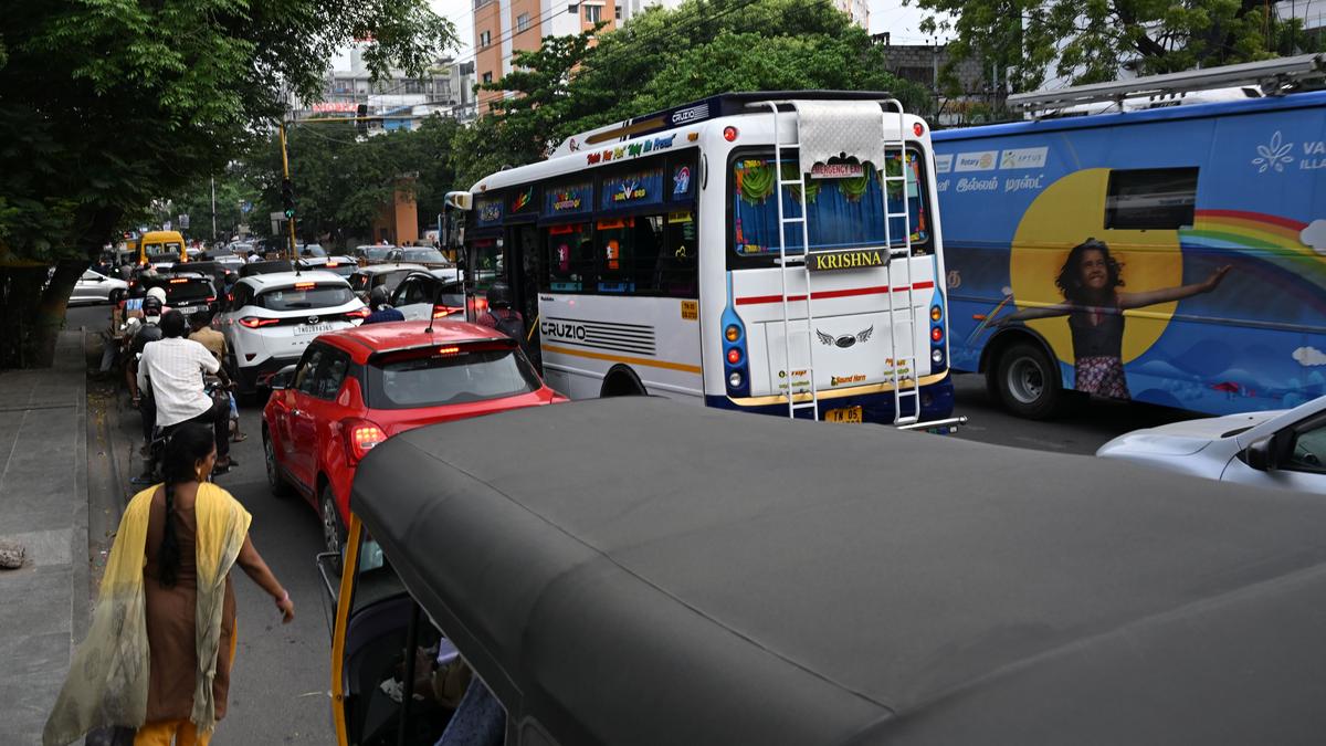 Indira Nagar-L.B. Road junction gets choked with vehicles