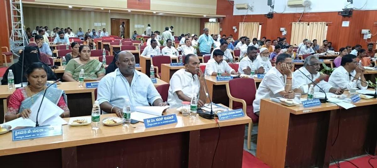 Corporators participating in a general body meeting of the City Municipal Corporation in Raichur on Tuesday.