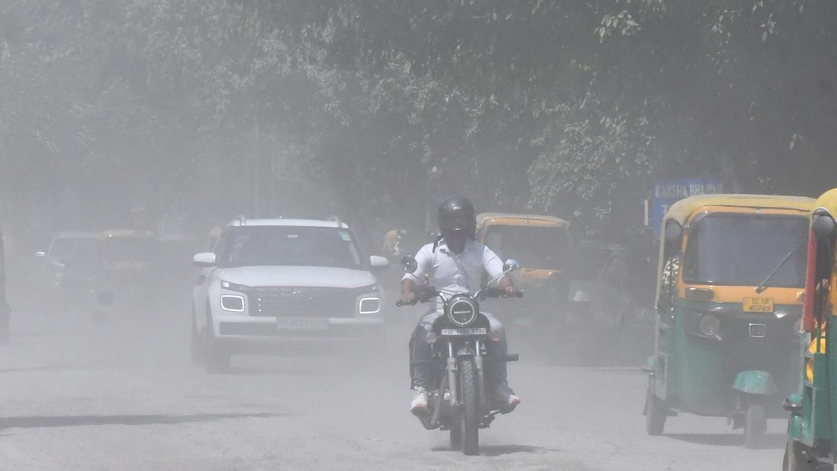 Patrolling units, anti-smog guns, sprinklers: Delhi CM unveils plan to curb air pollution