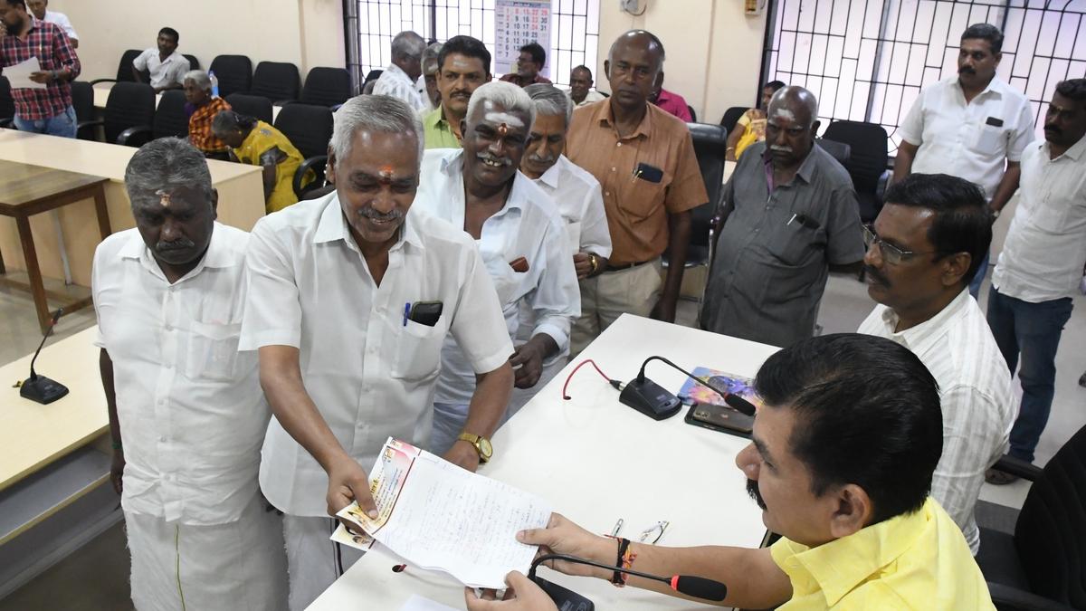 Move toilet complex away from Amma canteen, AIADMK demands in Tirunelveli