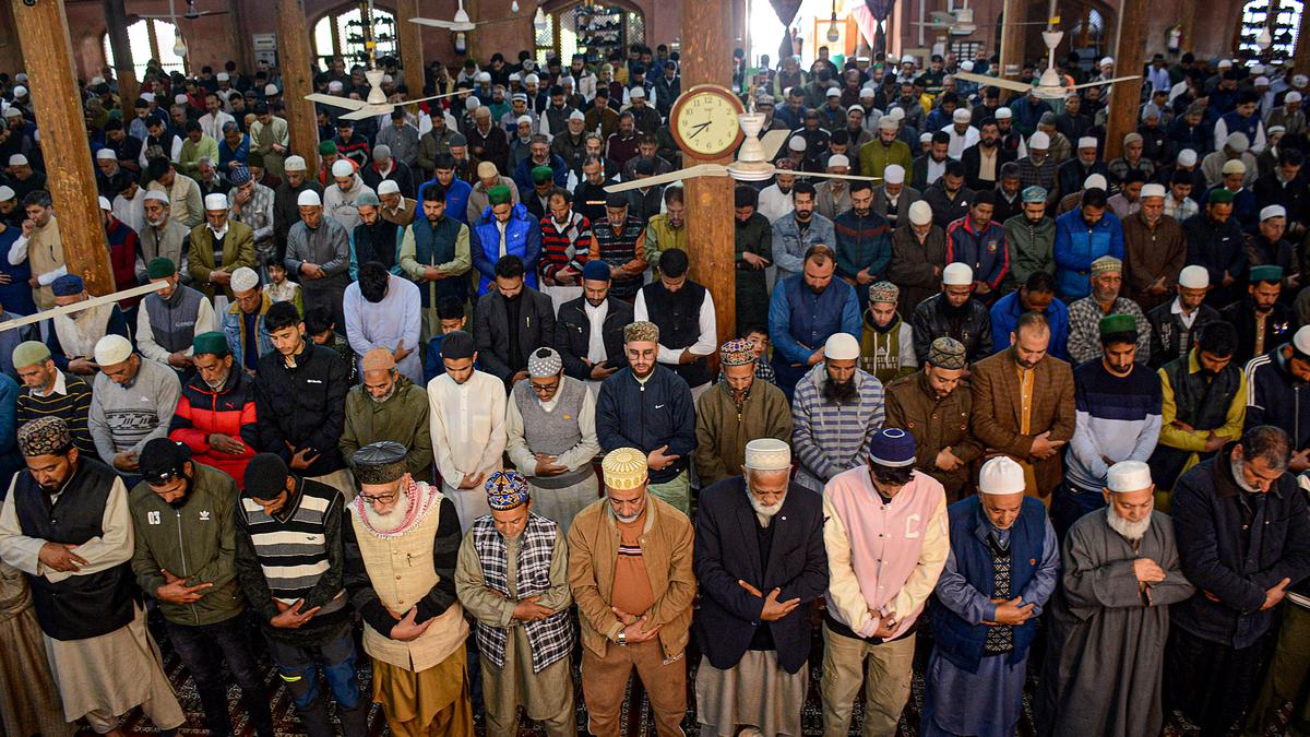 Id celebrated in Kashmir with traditional fervour; no Id prayers at Jamia Masjid