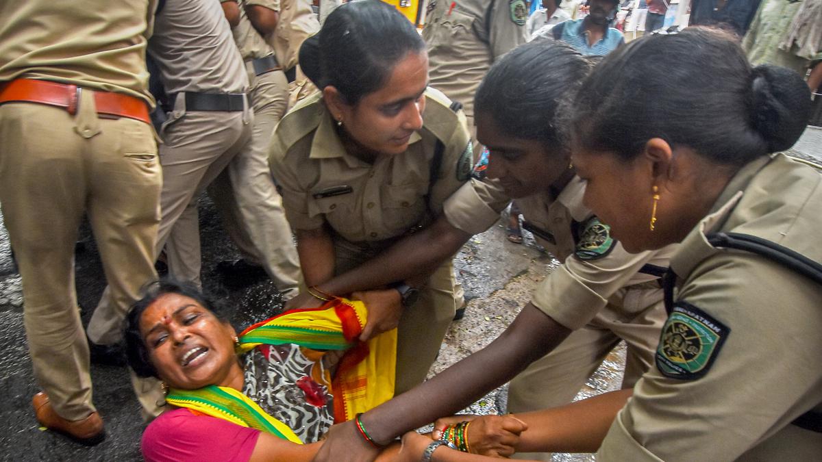 TDP bandh evokes poor response as police detain party leaders in Visakhapatnam