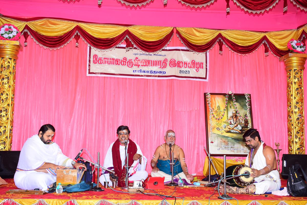 Udayalur Kalyanaraman performing divyanama sankirtanam at Gopalakrishna Bharati’s annual festival, held in Mayiladuthurai in February 2023.