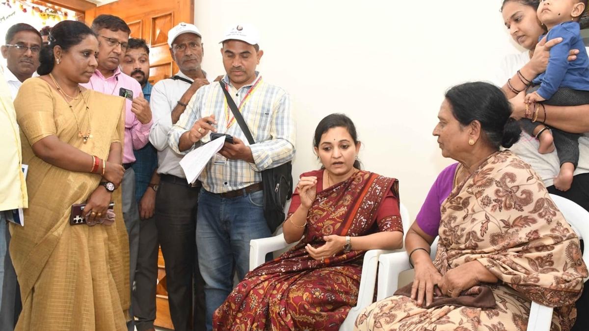 Social, educational survey hit by technical glitches in Dharwad - The Hindu