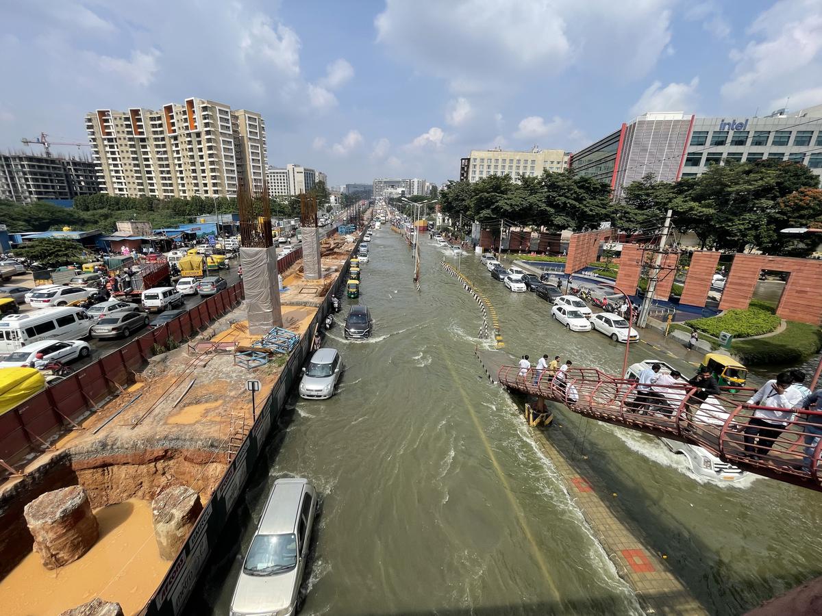 Bengaluru rains: Outer Ring Road completely inundated after overnight heavy downpour - The Hindu