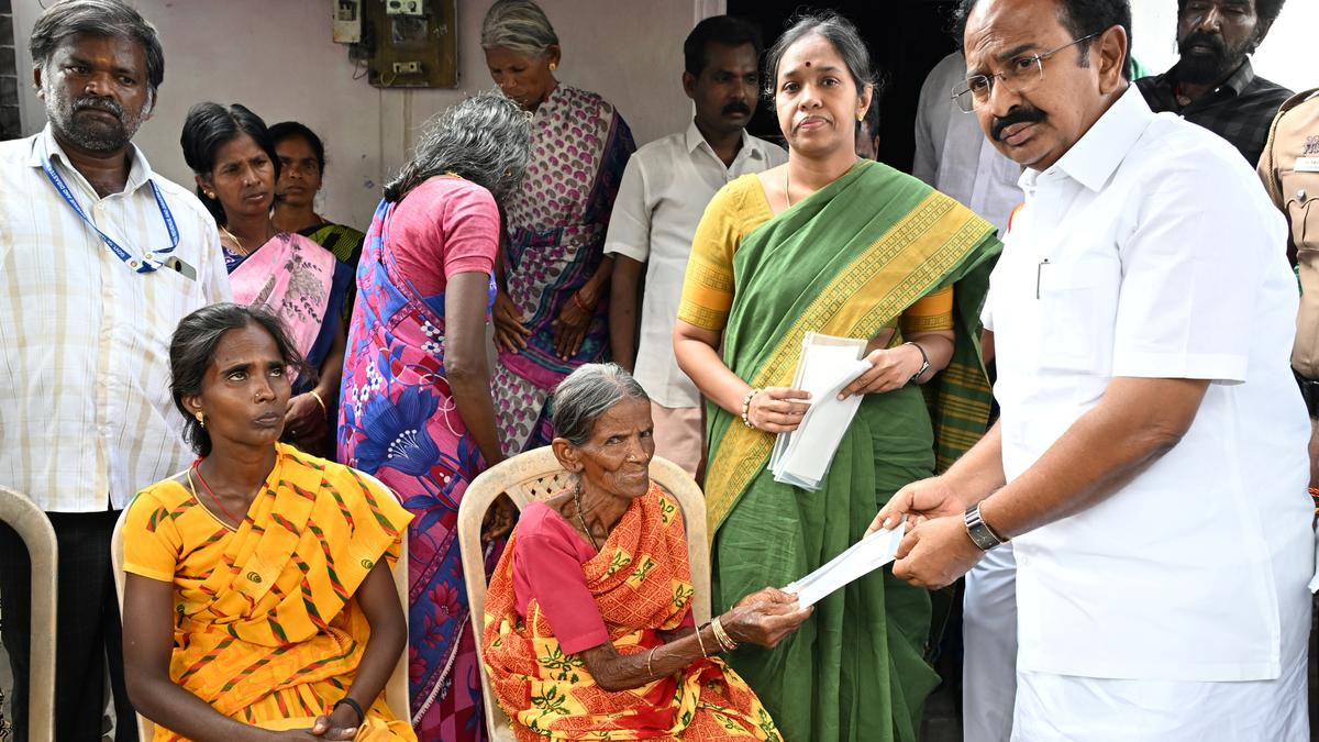 Minister hands over ex-gratia to kin of Shoranur train accident victims