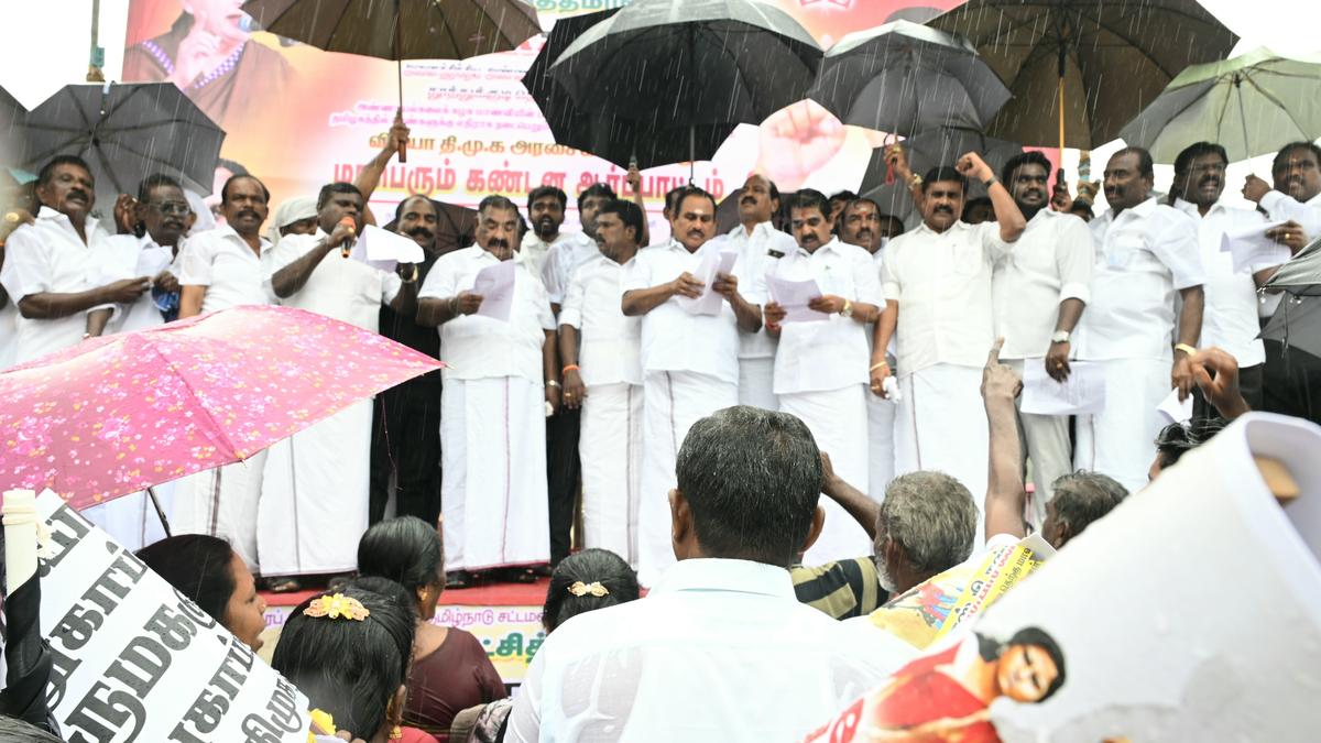 AIADMK holds protest in Thoothukudi against Anna varsity sexual assault incident