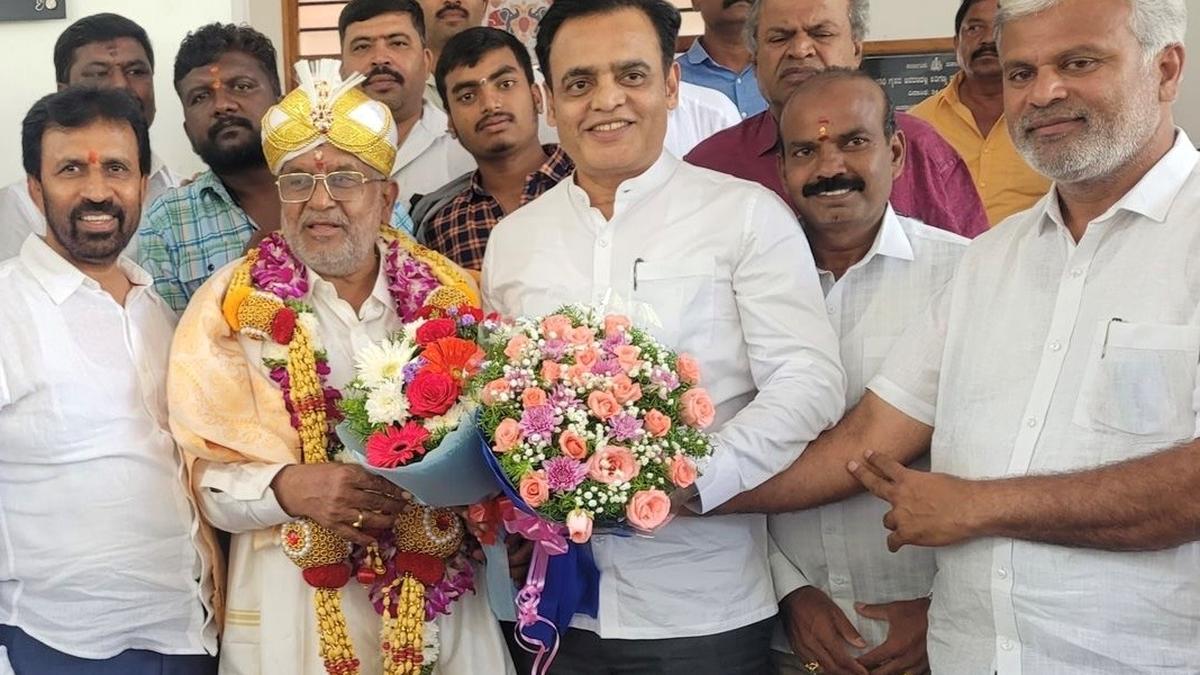 BJP leader Ashwathnarayan greets GTD on his birthday
