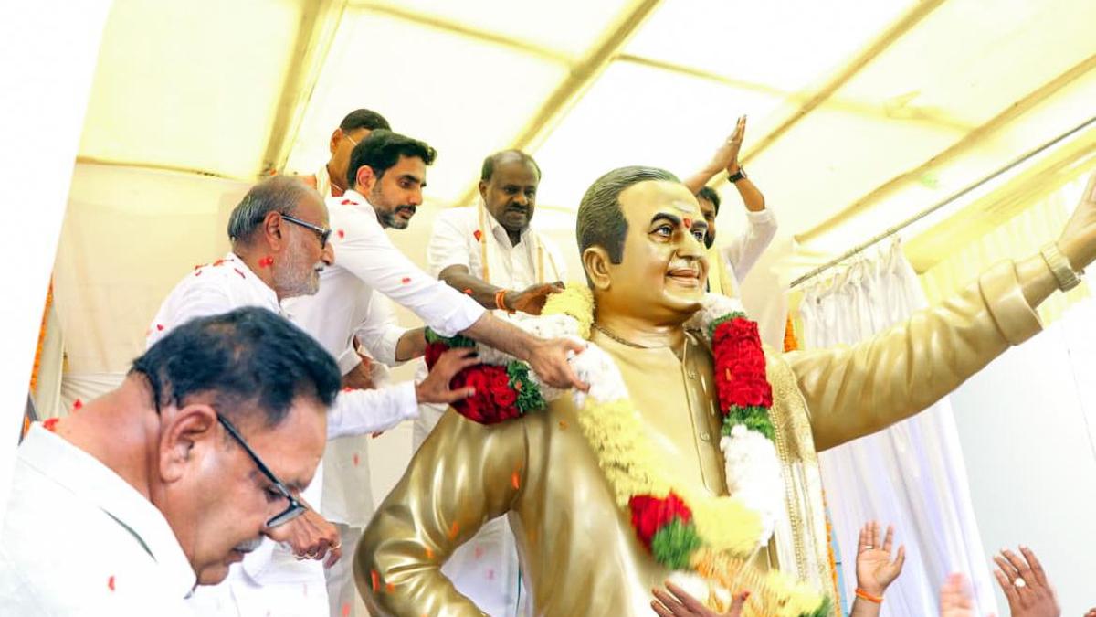 Will stand with State government on developmental issues: Kumaraswamy