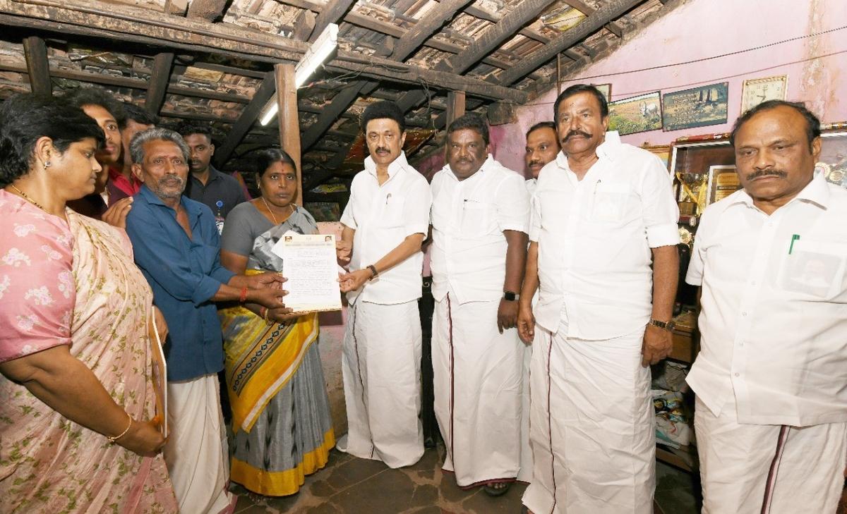 CM’s gesture to National Hockey Team player