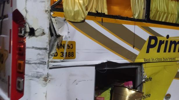 Six persons killed in lorry-bus collision in Salem