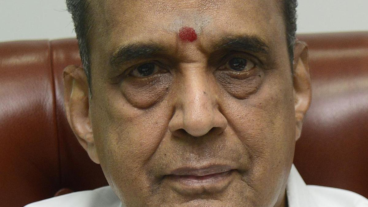 Political leaders, artistes pay tribute to veteran Tamil cinema producer AVM Saravanan