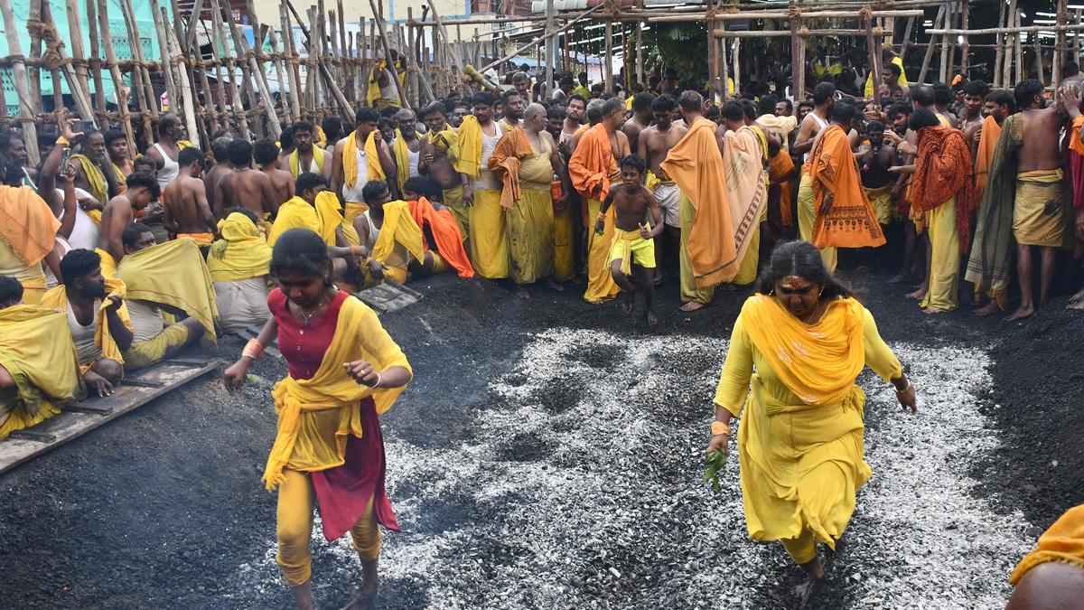 Thousands of devotees take part in &lsquo;pookuzhi&rsquo; festival in Natham