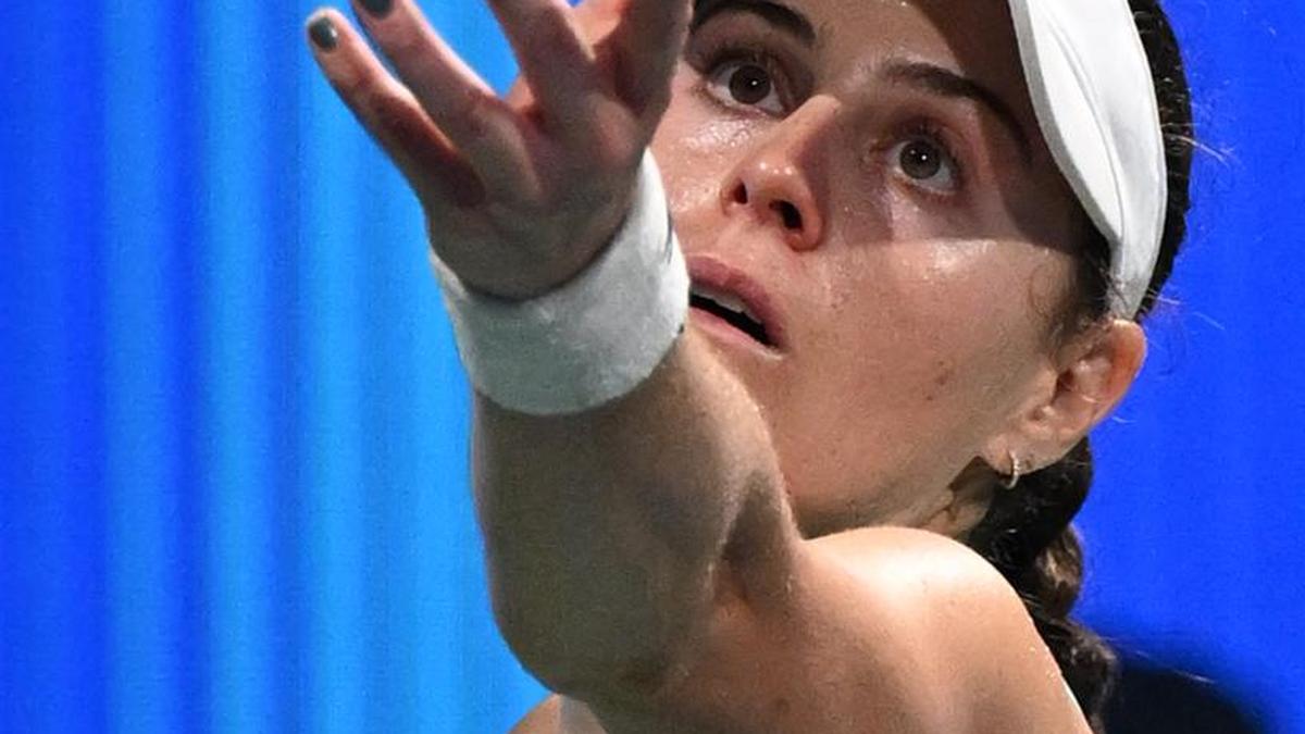 Tjen eases past Pohankova; Vekic crashes out