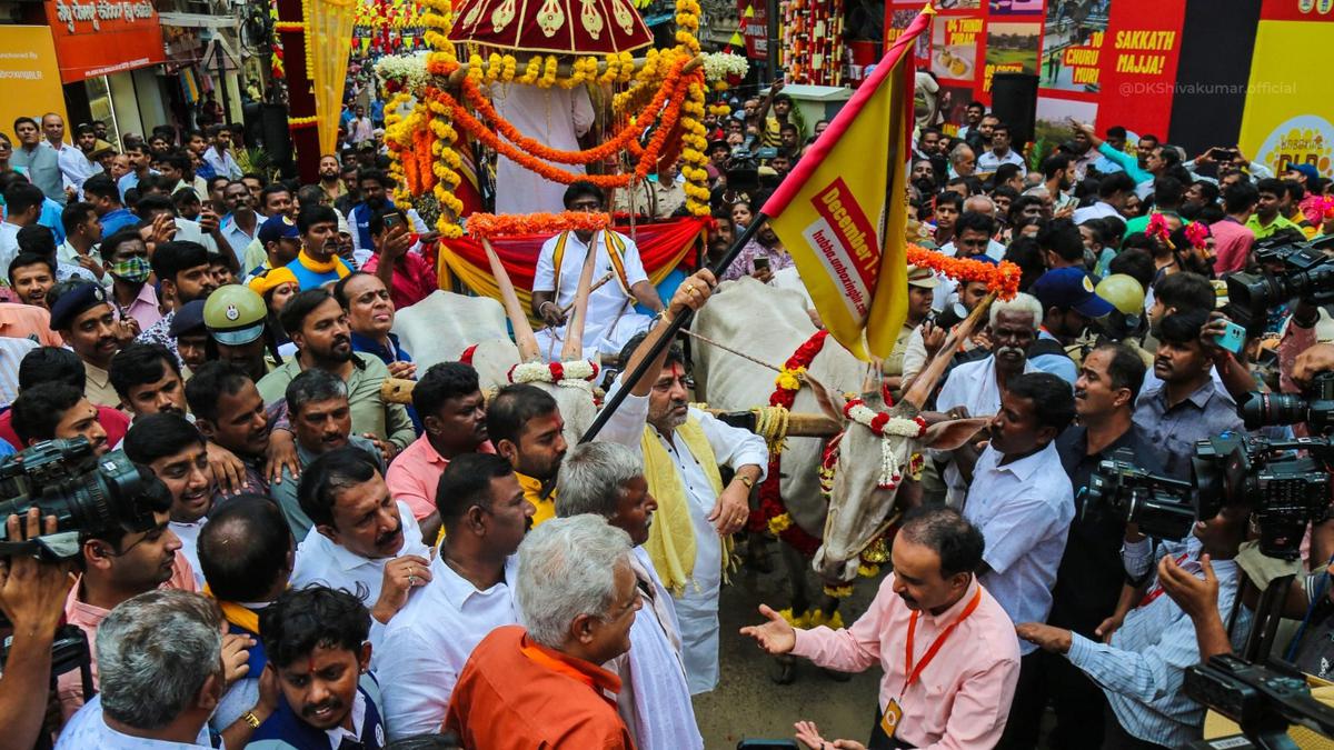 Bengaluru Habba kicks off with traditional bullock cart procession from Chickpet