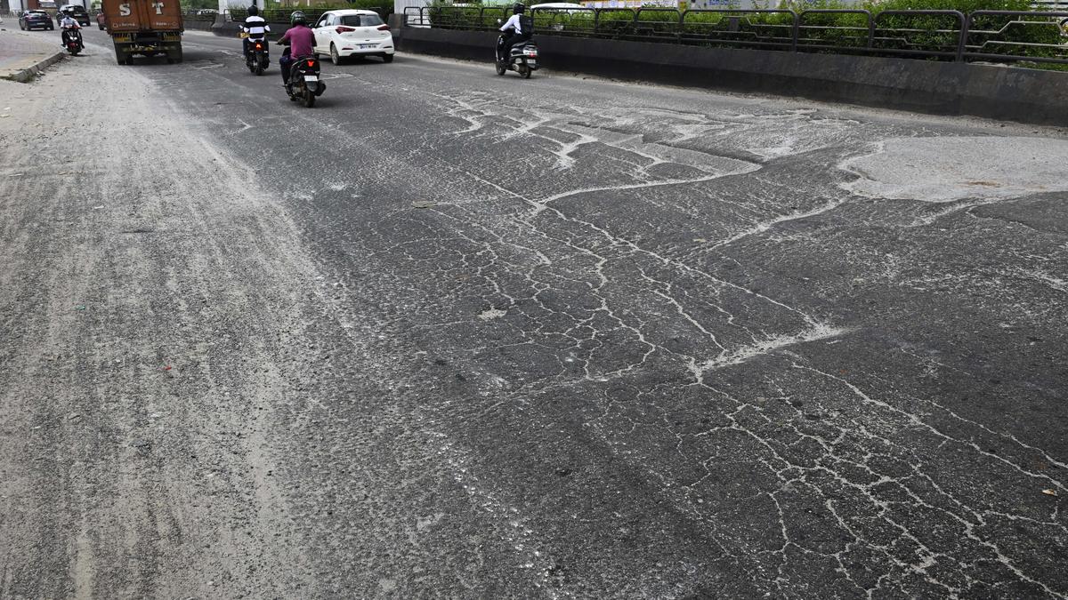 DKS warns officials of action if Bengaluru is not pothole-free