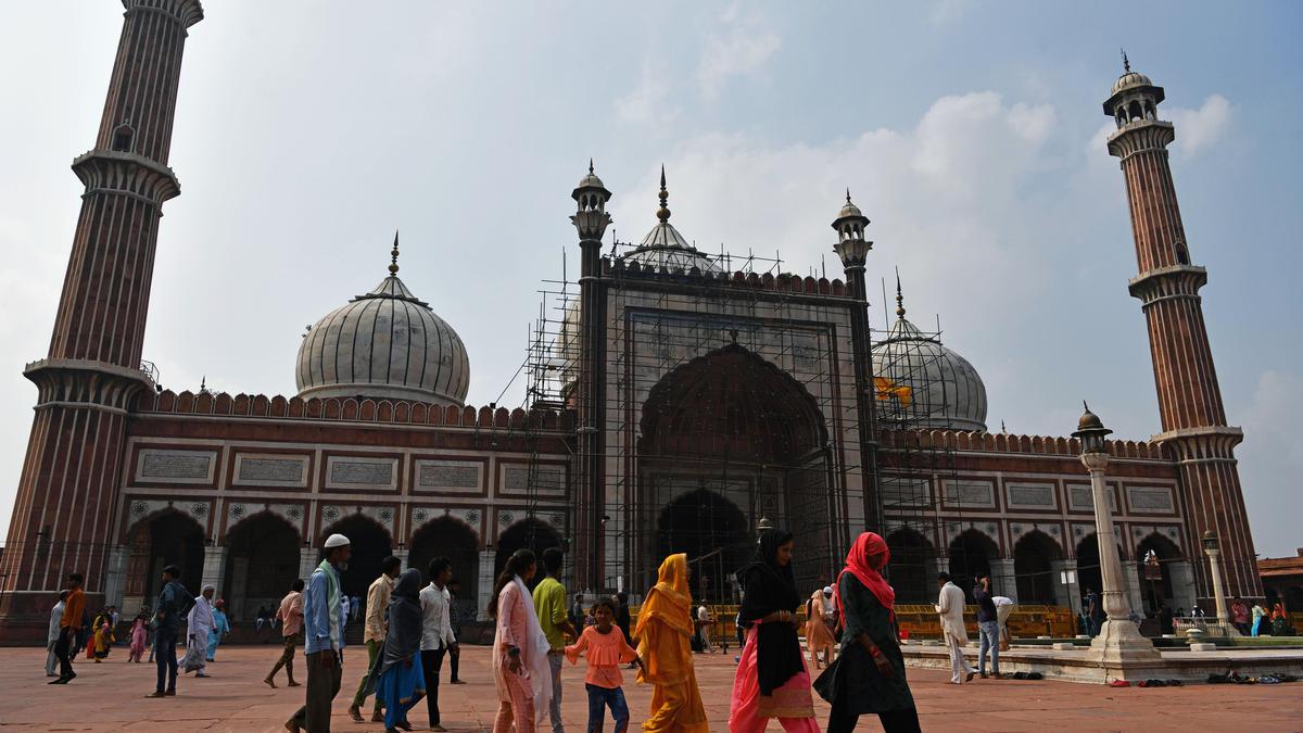 Jama Masjid revokes order barring unaccompanied women from entering mosque