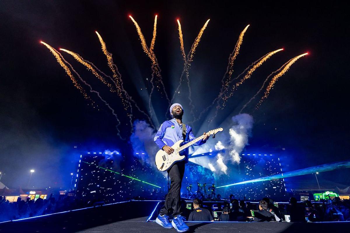 2024 बेंगलुरु संगीत पुनर्कथन 8 Arijit%20Singh %20Performing