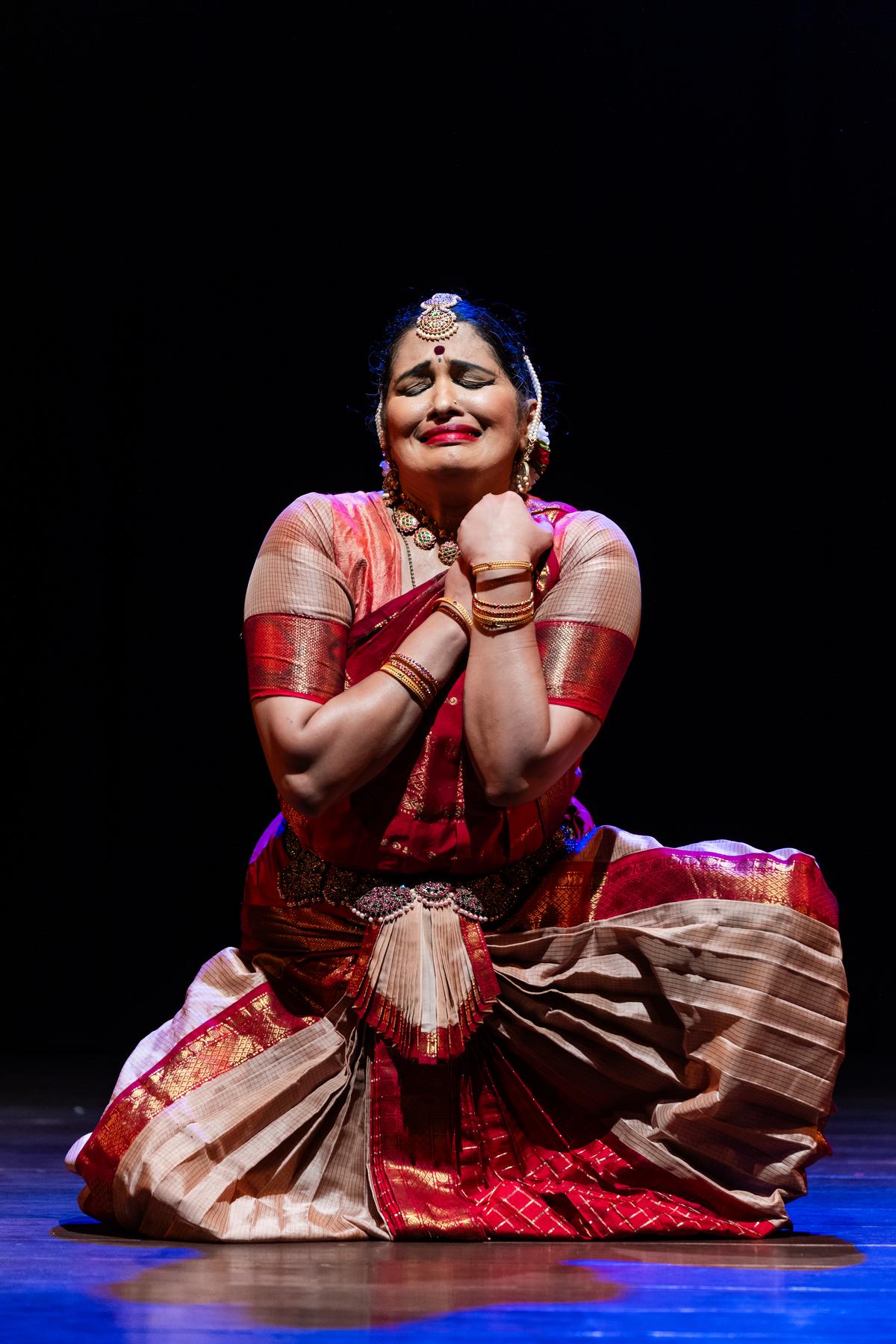 Radhika Shetty의 Manushi의 장면 Radhika Shetty의 Manushi의 장면