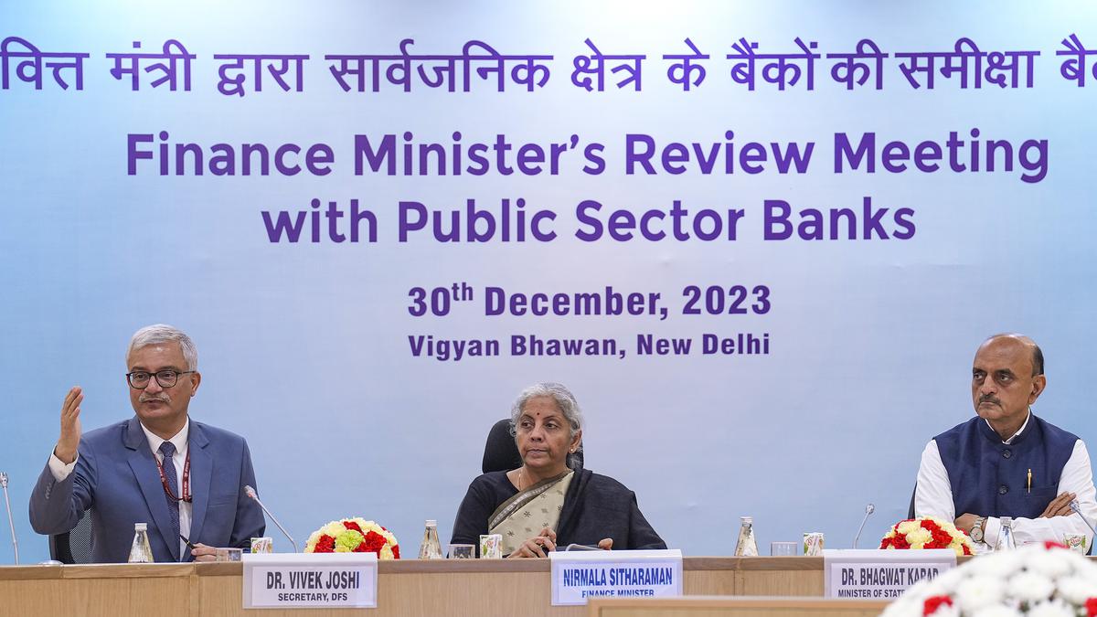 Finance Minister meets heads of PSBs, reviews financial performance