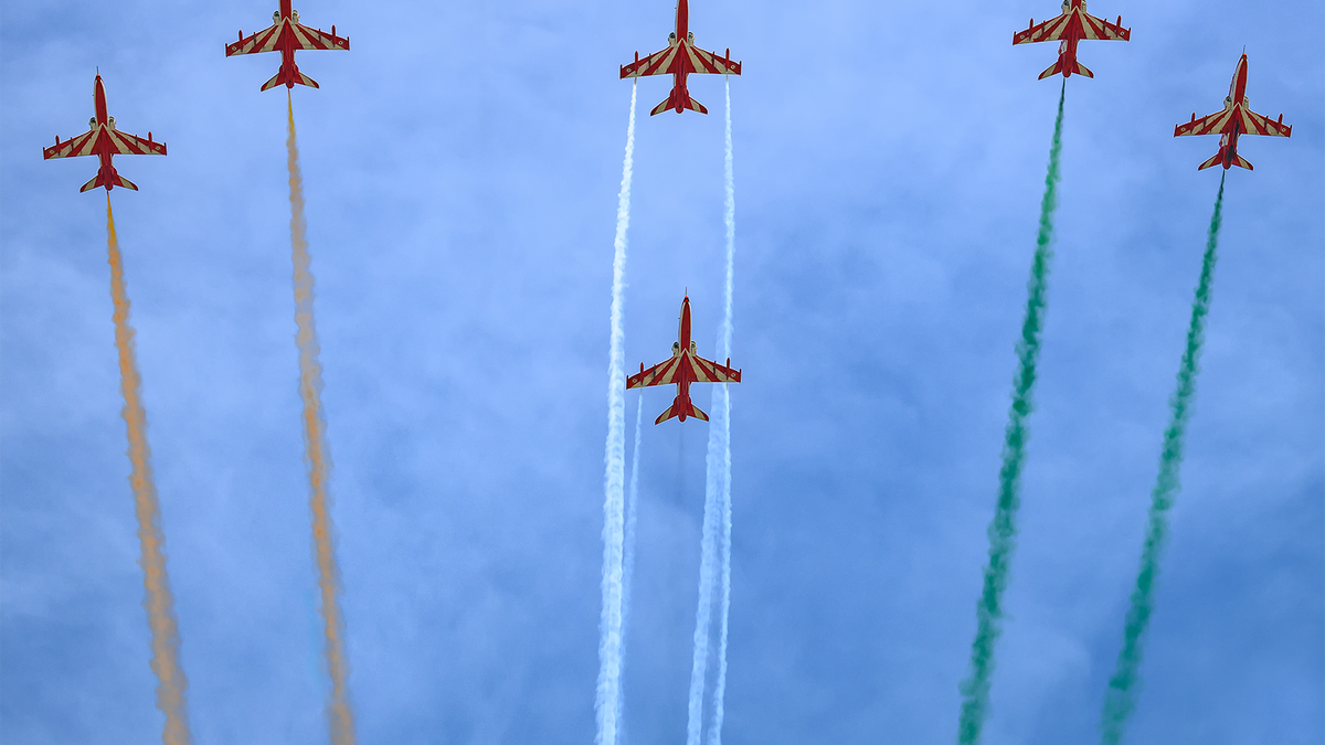 Hyderabad stunned by low-flying rehearsals by IAF’s Surya Kiran Aerobatic Team