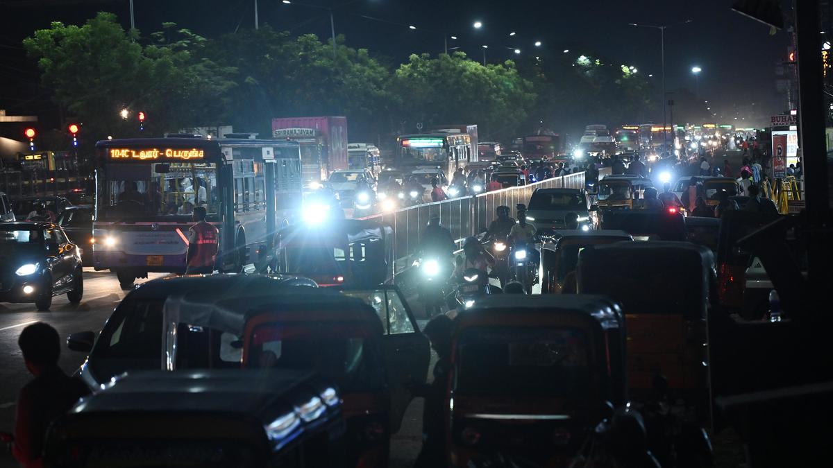 Tamil Nadu election 2026: Traffic congestion on GST Road as residents return to Chennai after voting