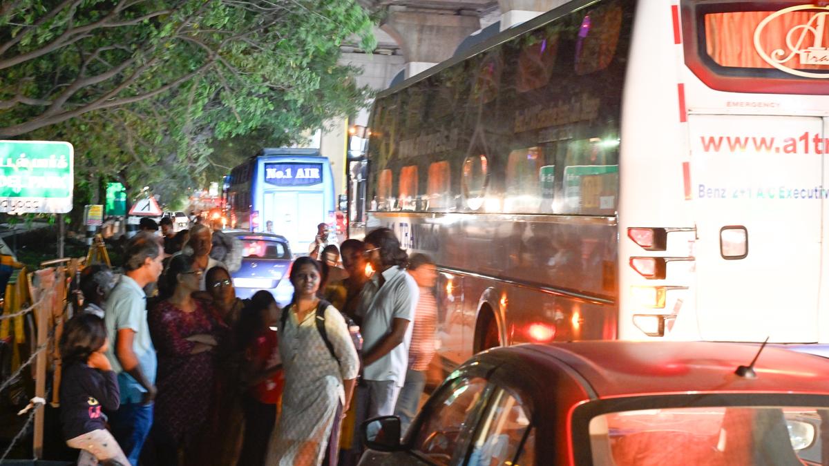 Passengers, bus operators articulate necessity for shelter at congested boarding point along Avinashi Road in Coimbatore