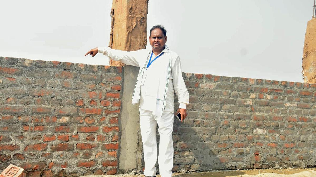 Humayun Kabir, AJUP chief, leads in Nowda, trails in Rejinagar