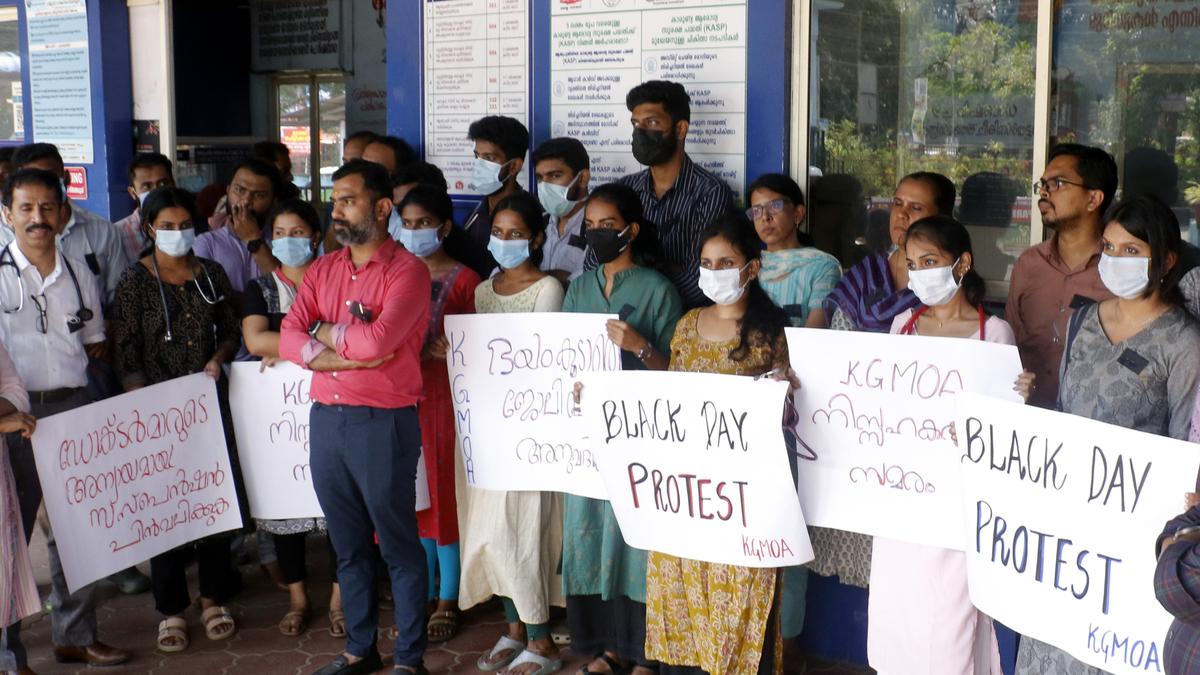 Govt. doctors observe black day in Palakkad