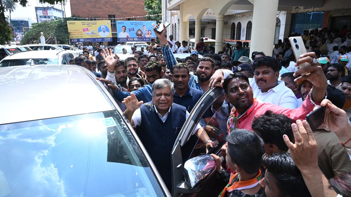 Shettar starts new political innings after being given grand welcome upon his arrival in Hubballi