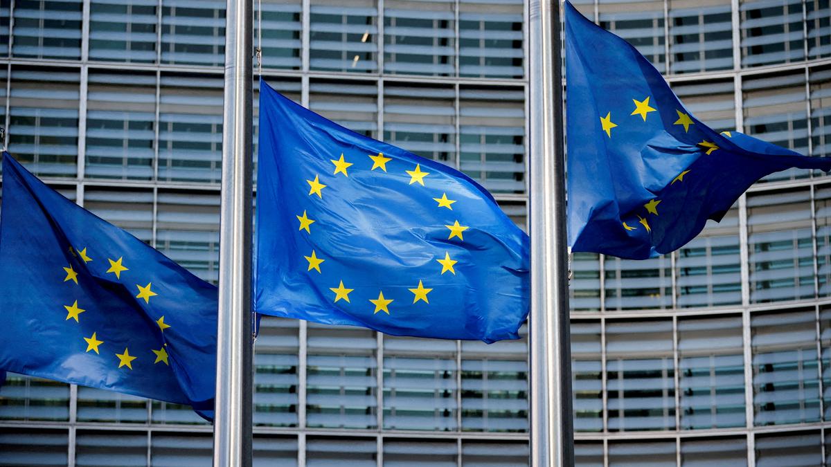 Le commissaire européen à la concurrence signale un nouvel examen de l’IA pour l’accord Microsoft-OpenAI et Google